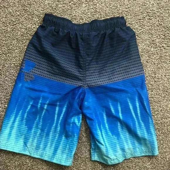Boys large UNDER ARMOUR bathing suit - Picture 2 of 5